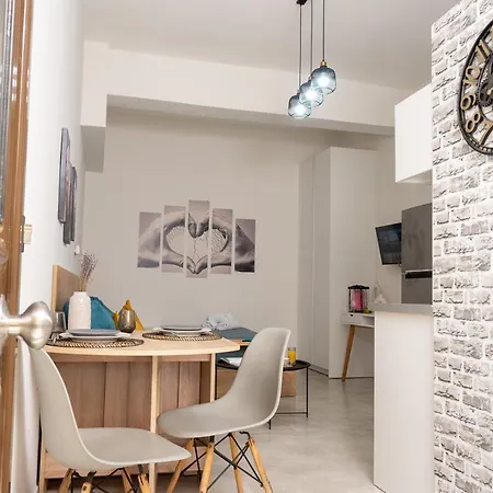 Lydia Apartment's アパート *